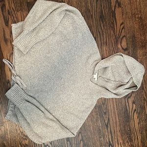 American Eagle grey sweater